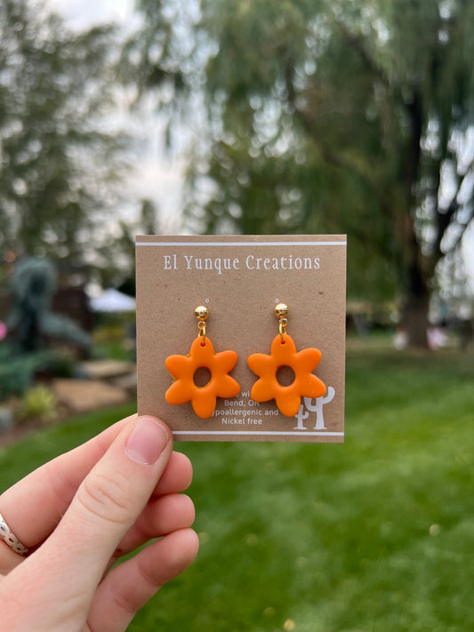 Orange simple flowers
